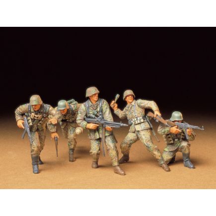 Tamiya 35196 German Front-Line Infantryman Plastic Kit