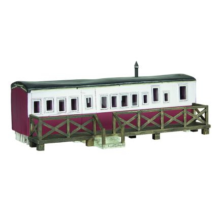Bachmann 44-0150R OO Gauge Holiday Coach Red and White
