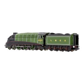 Dapol 2S-008-019 N Gauge LNER A4 4-6-2 4485 'Kestrel' LNER Green