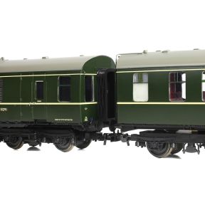 Bachmann 31-326B OO Gauge Class 105 2 Car DMU BR Green Speed Whiskers