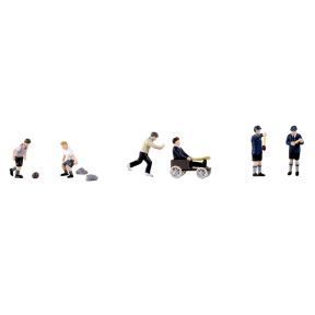 Bachmann 36-435 OO Gauge Post War Era Schoolboys Playing