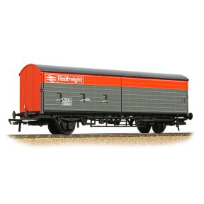 Bachmann 38-128A OO Gauge BR VAA Van BR Railfreight Red & Grey 200648