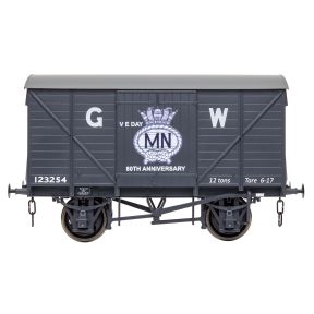Dapol 7F-066-013 O Gauge GW Standard 12 Ton Van VE Day 80th Anniversary Merchant Navy