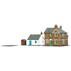 Superquick A11 OO Gauge Station Masters House & Crossing Keepers Cottage Card Kit