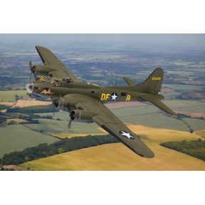 Corgi AA33323 Boeing B-17G Flying Fortress 44-85784 G-BEDF Sally B B-17 Preservation Ltd