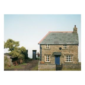 Wills CK10 OO Gauge Farm Cottage Scene Plastic Kit