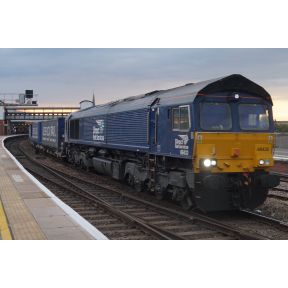 Dapol 7D-066-004 O Gauge Class 66 66421 DRS Plain Blue