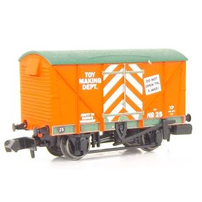 Peco NR-2008XM N Gauge Santa's Workshop Box Van