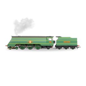 Hornby R30399SS OO Gauge SR Merchant Navy 4-6-2 21C1 'Channel Packet' SR Green Smoke Generator And Sound