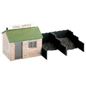 Wills SS15 OO Gauge Coal Yard & Hut with Plastic Coal