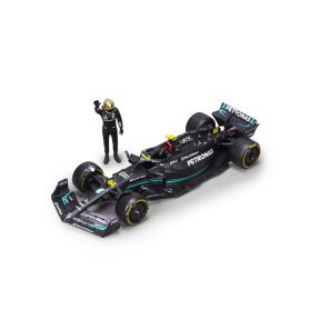 Bburago 18-28037 Mercedes AMG F1 E Performance With Lewis Hamilton Figure