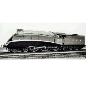 Hornby R30137 OO Gauge LNER B17/5 4-6-0 61670 'City of London' BR