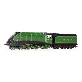 Hornby R30406 OO Gauge LNER Streamlined B17 4-6-0 2870 'City of London' LNER Green