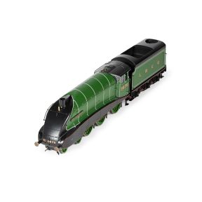 Hornby R30406 OO Gauge LNER Streamlined B17 4-6-0 2870 'City of London' LNER Green