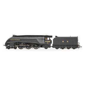 Hornby R30452 OO Gauge LNER A4 4-6-2 4466 'Sir Ralph Wedgwood' LNER Black VE Day 80th Anniversary